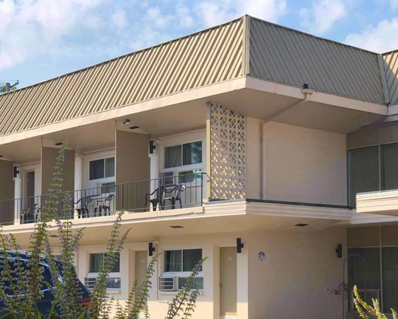 M Star Hotel Mansfield exterior rooms with balcony seating and modern architecture.