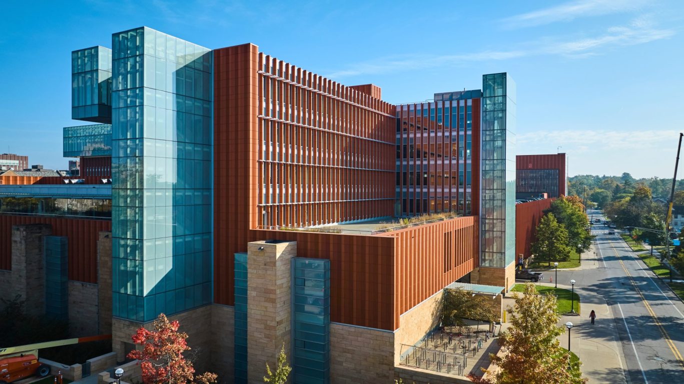 shutterstock_2412164049 – Aerial View of Modern University Campus Architecture in Ann Arbor