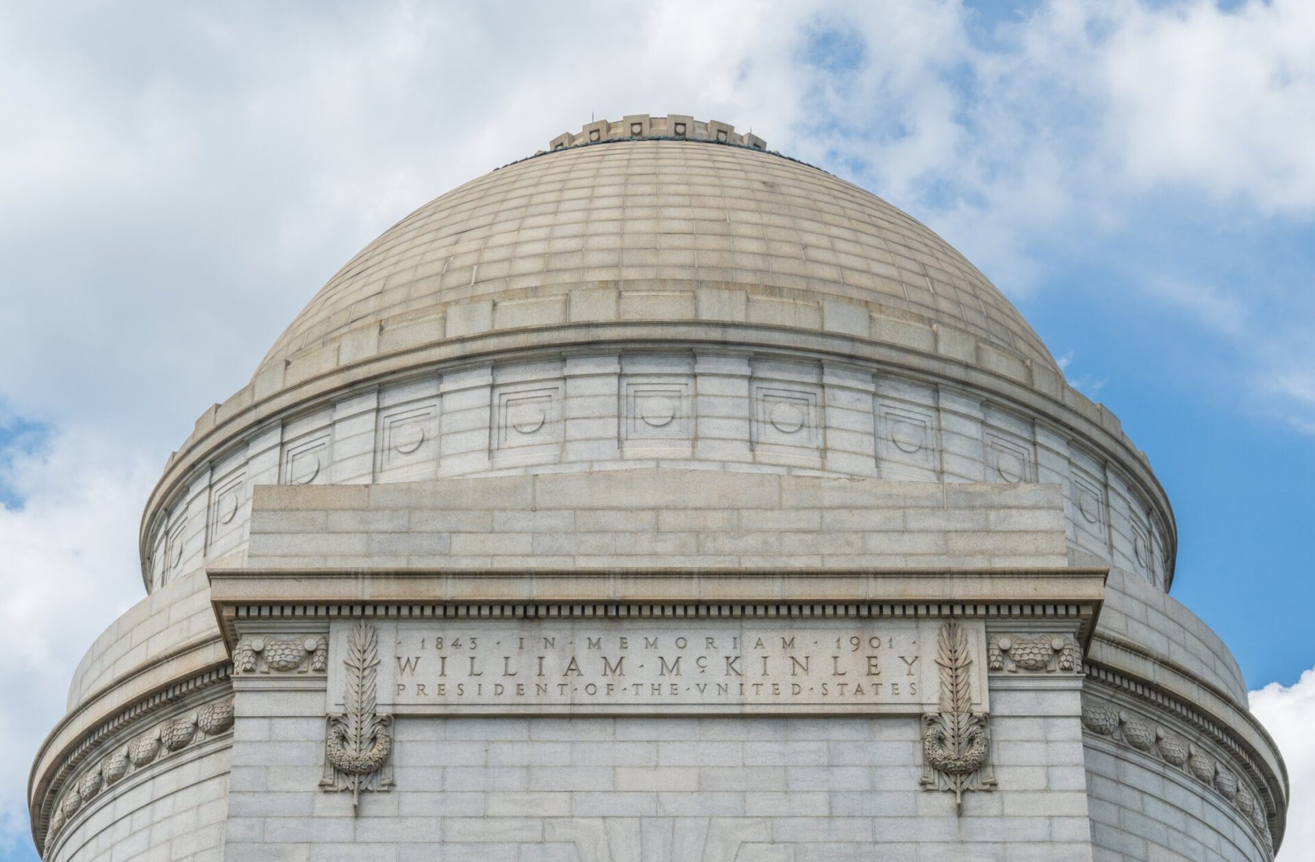 Ohio is a quintessential Midwestern state offering a mix of urban culture and small-town friendliness. From the bustling arts scene in Columbus to the historic landmarks in Canton, visitors can enjoy everything from museums and sports to nearby parks and trails.